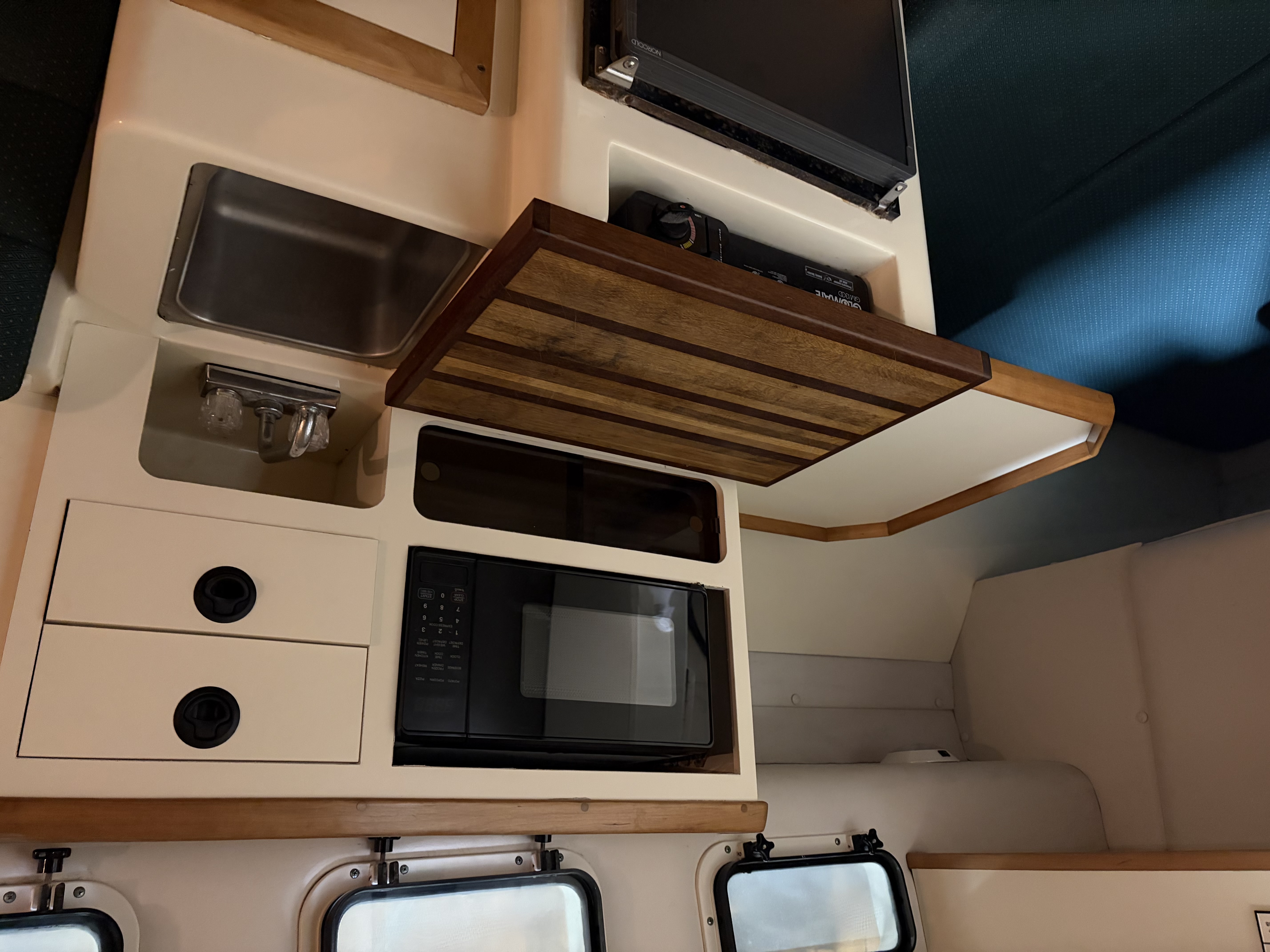 2000 28 Albin Tournament Express