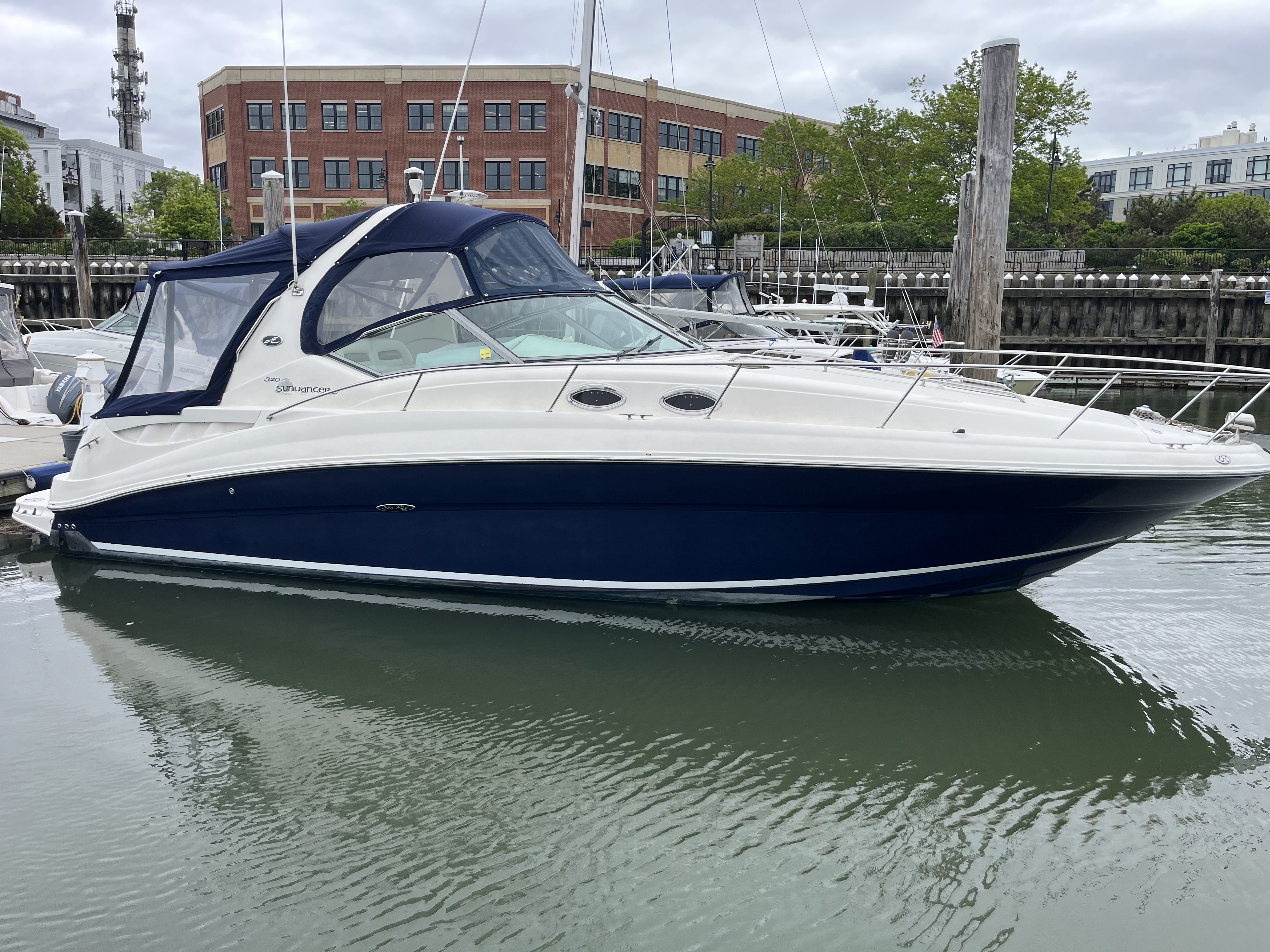 2004 Sea Ray 320 Sundancer