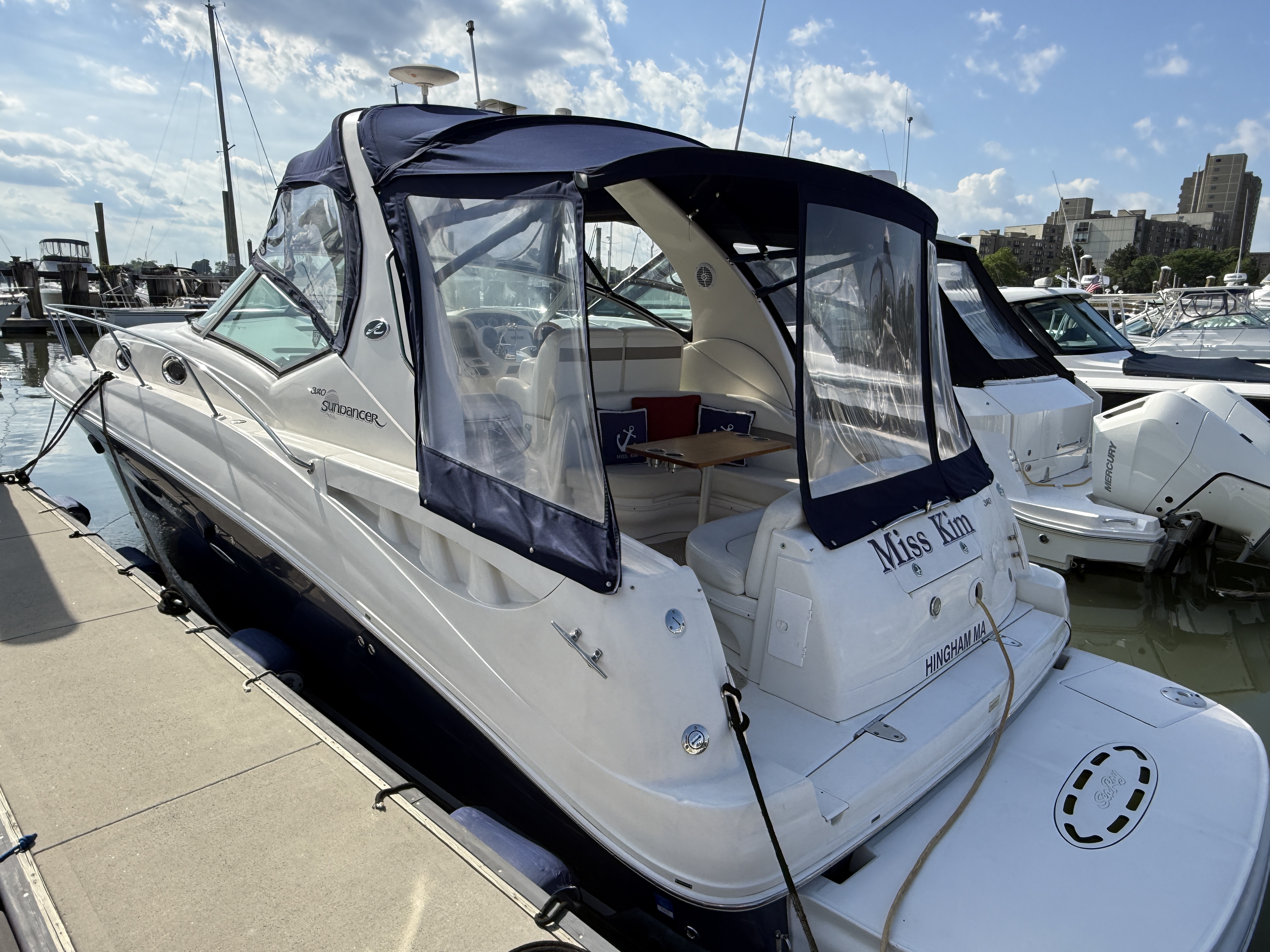 2004 Sea Ray 320 Sundancer