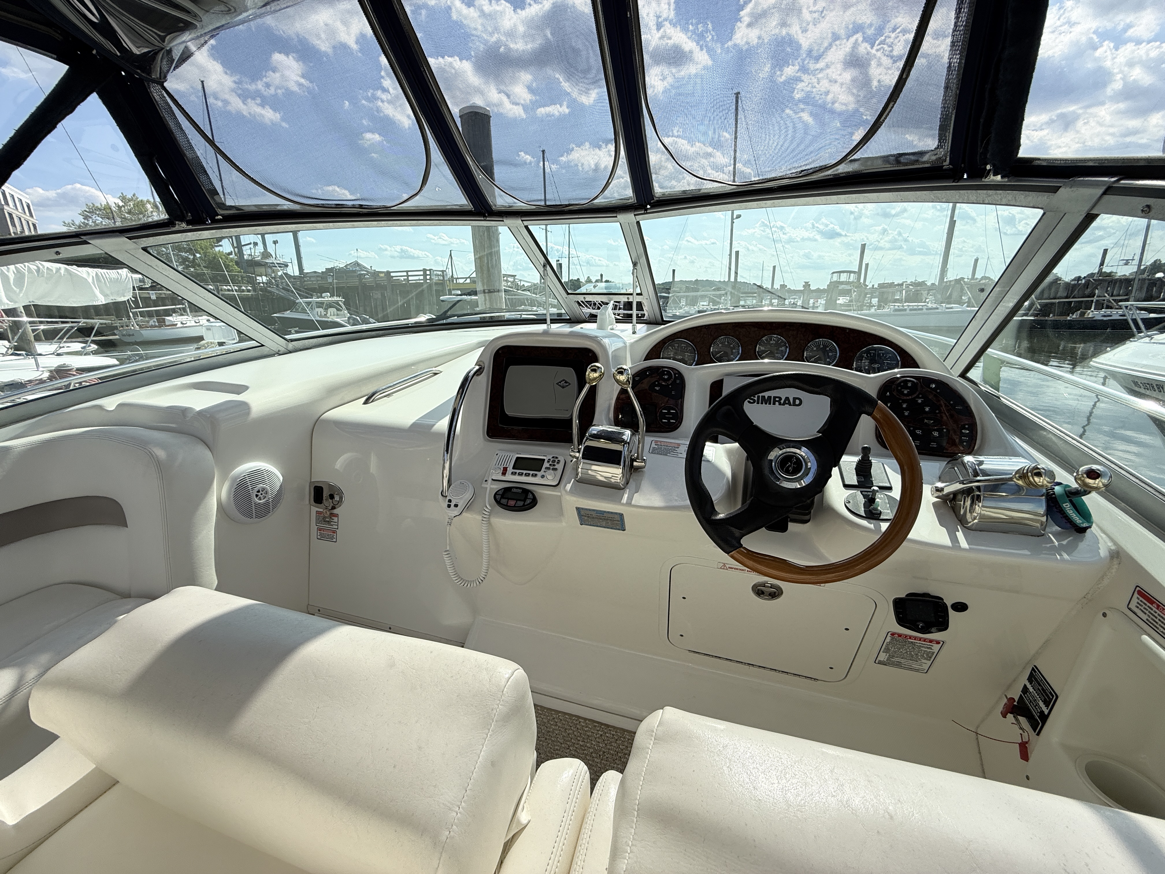 2004 Sea Ray 320 Sundancer