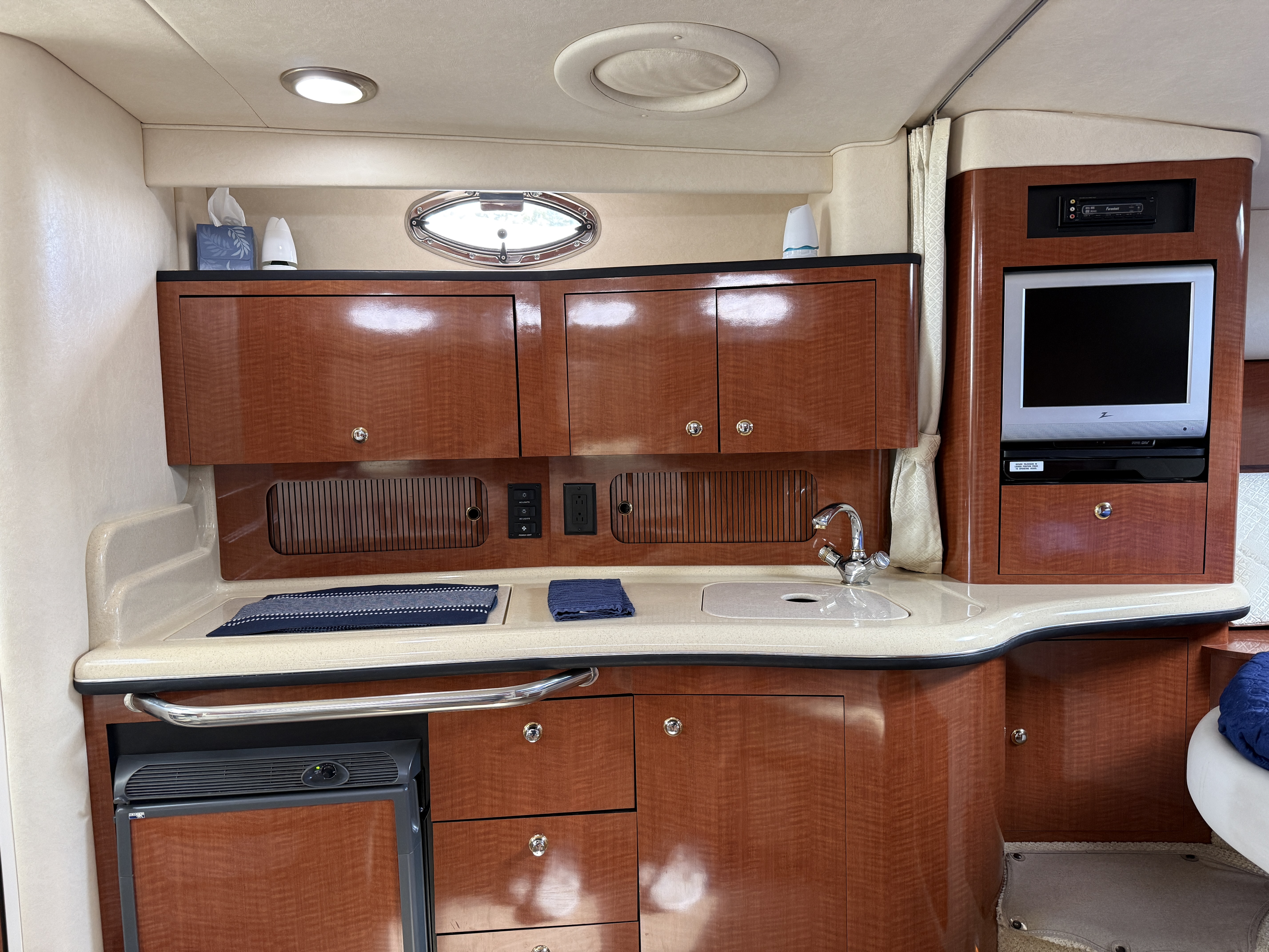 2004 Sea Ray 320 Sundancer