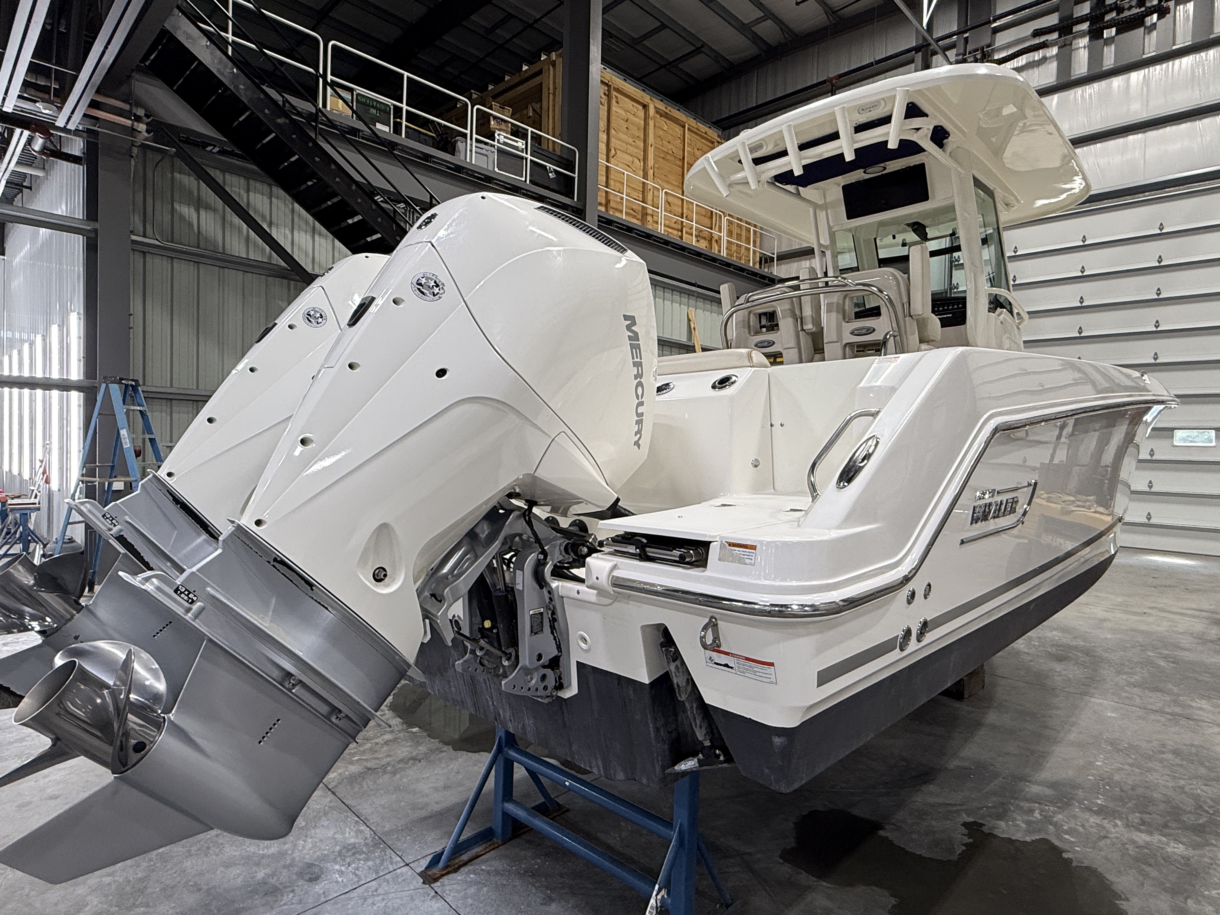 2021 Boston Whaler 250 Outrage