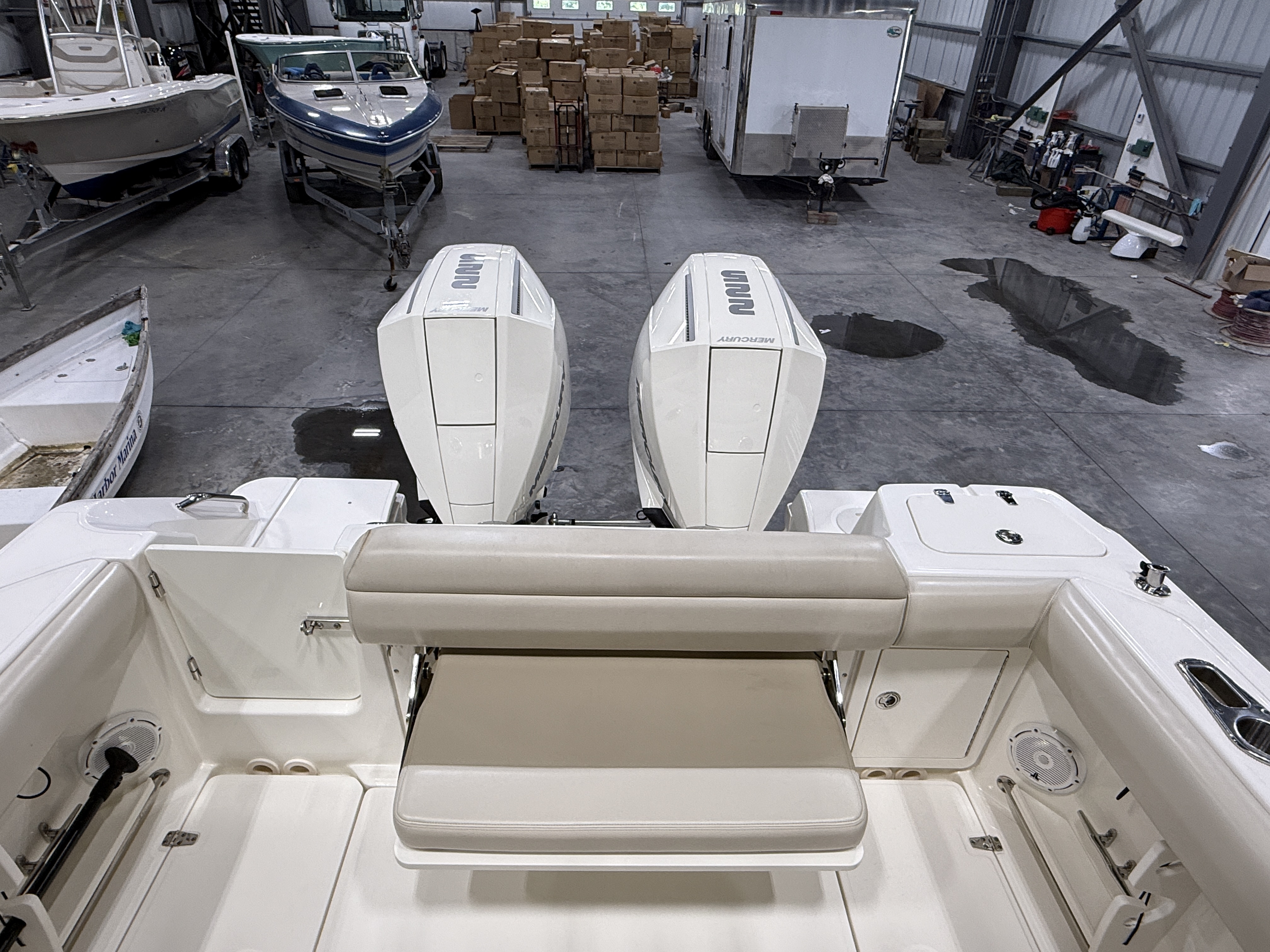 2021 Boston Whaler 250 Outrage